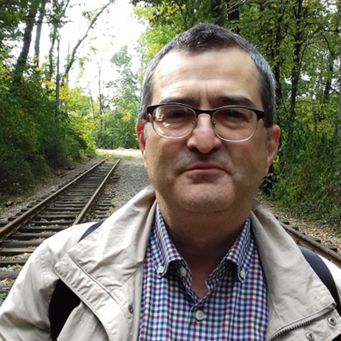 rumen-petrov-az-cheta_700x700_crop_478b24840a